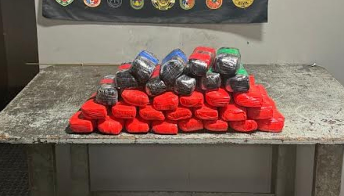 PM apreende cocaína escondida entre garrafões de água em ferry boat no Amazonas