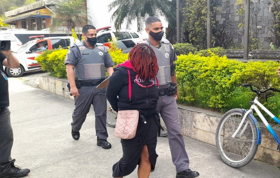 Mãe é presa suspeita de espancar filha de 11 anos até a morte