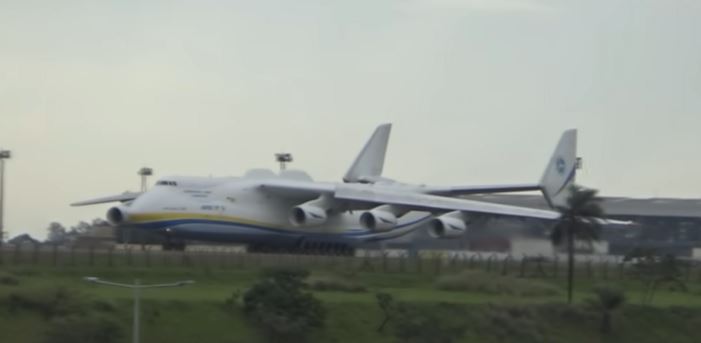 Maior avião do mundo é destruído durante invasão russa na Ucrânia