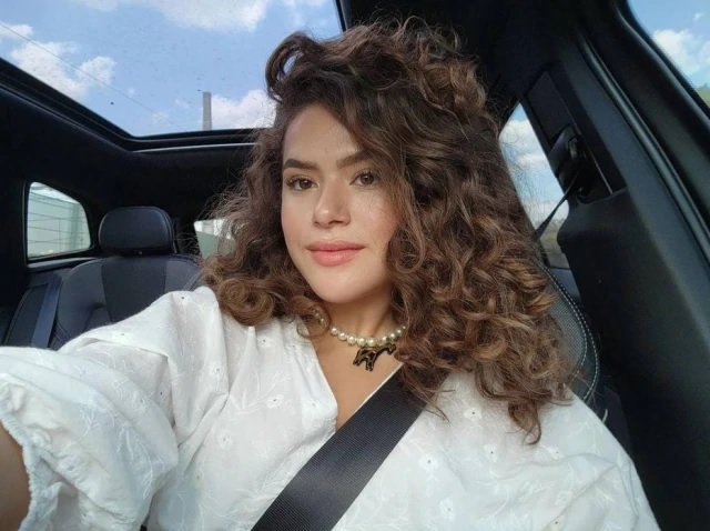 Maisa é atingida no olho por corpo estranho e é levada às pressas para hospital