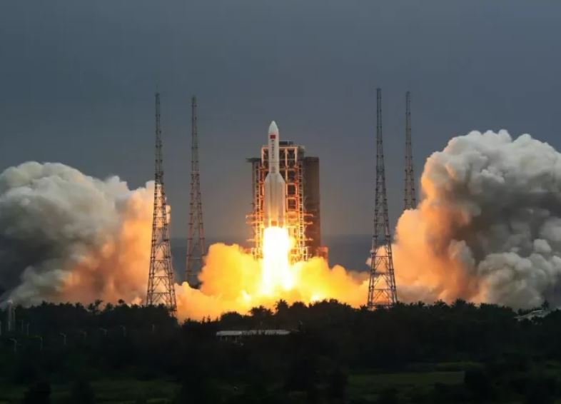 Partes de foguete chinês caem próximo às Maldivas 