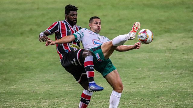 Manaus FC e Santa Cruz disputam Série C do Brasileirão na Arena da Amazônia