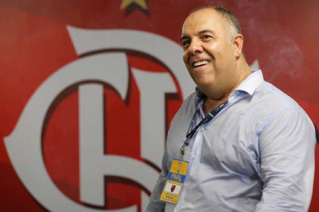 Vice-presidente do Flamengo morde torcedor na virilha após ser cobrado