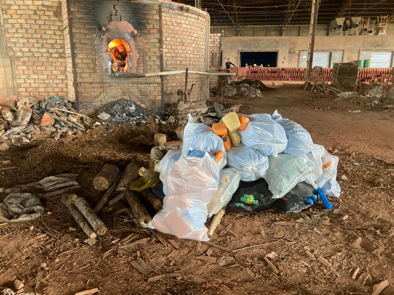 Polícia incinera mais de 410kg de drogas apreendidas no Amazonas