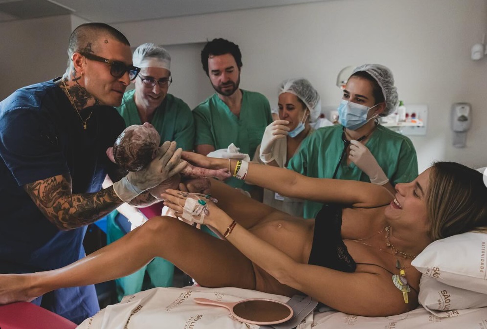 Shantal dá à luz 3º filho em 'parto cura' 4 anos após sofrer violência obstétrica