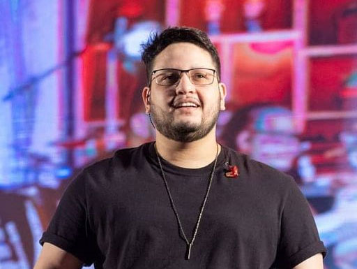 Cantor Maurílio piora e é diagnosticado com disfunção hepática na UTI