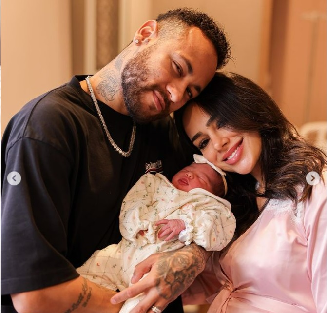 Neymar e Bruna Biancardi postam primeiras fotos da filha