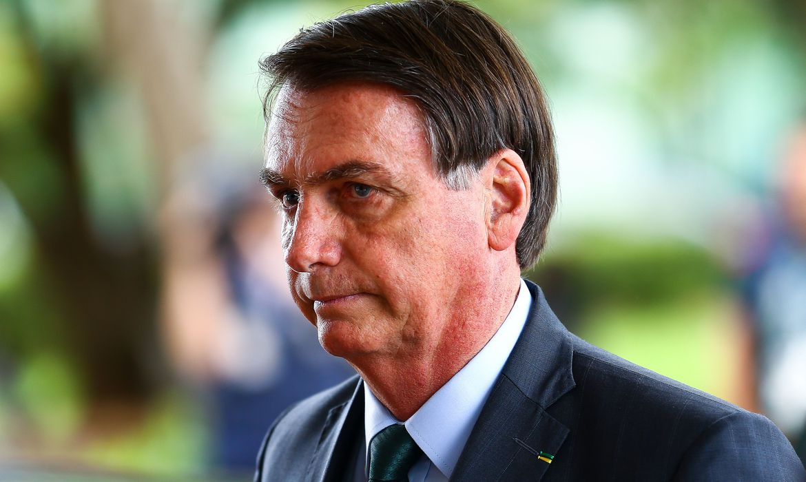 Jornalista é exonerado após questionar Bolsonaro sobre 'caso Flávio'