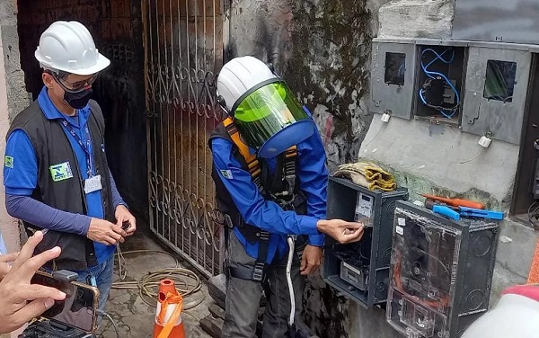 Ruas e avenidas de 6 bairros de Manaus ficarão sem energia neste sábado