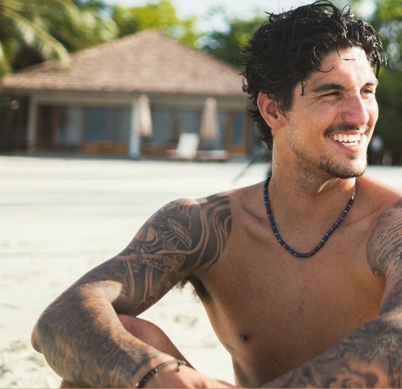 Gabriel Medina anuncia volta à WSL após depressão e abre jogo sobre problemas familiares
