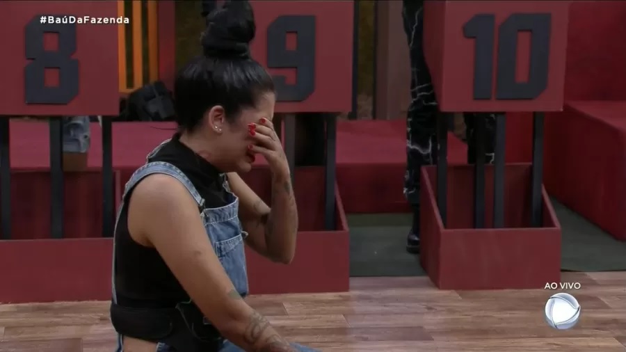 Medrado toca sino pela 2ª vez em A Fazenda e equipe pede energias positivas