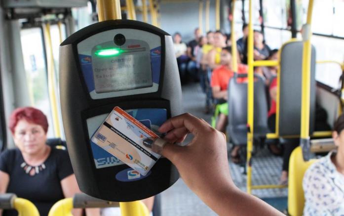Casal é preso por integrar grupo que forjava cursos para venda de meia passagem em Manaus