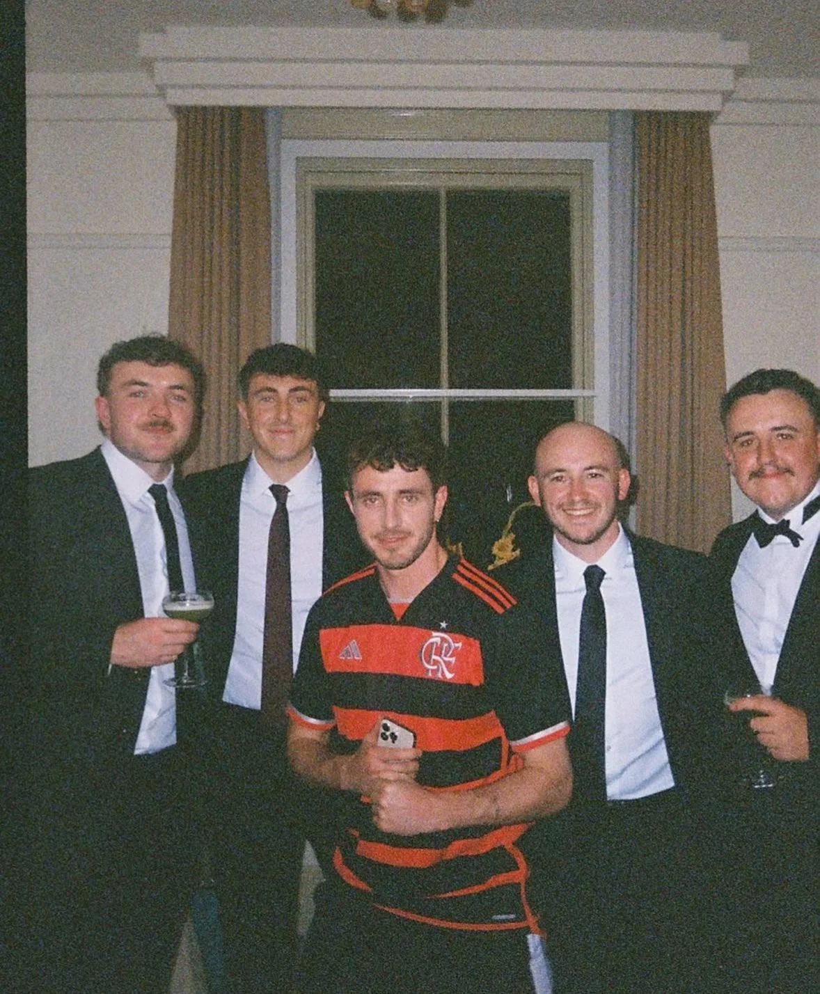 Astro de Gladiador 2, Paul Mescal é clicado usando camisa do Flamengo e anima torcedores