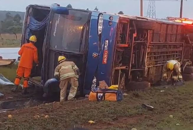 Dono de empresa e motorista de ônibus são presos após acidente que matou 7 pessoas
