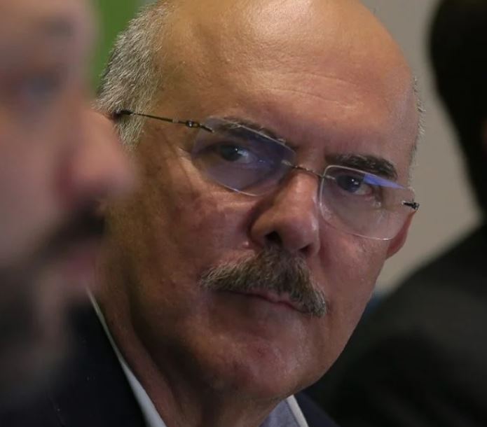 Comissão de Educação deve convocar ministro Milton Ribeiro após denúncia de favorecimento