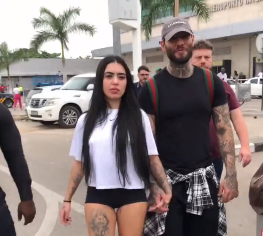 Lucas Lucco e MC Mirella se pegam em avião e saem de mãos dadas; vídeo