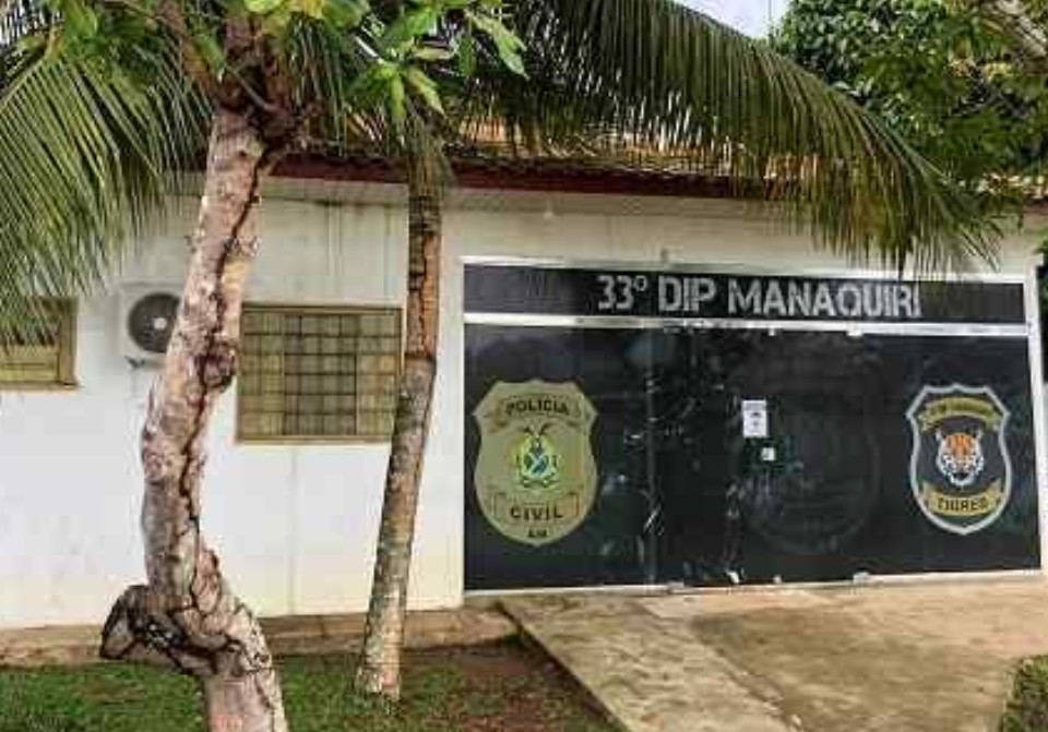 Mulher é presa por dar facada no marido após vê-lo conversando no celular no Amazonas