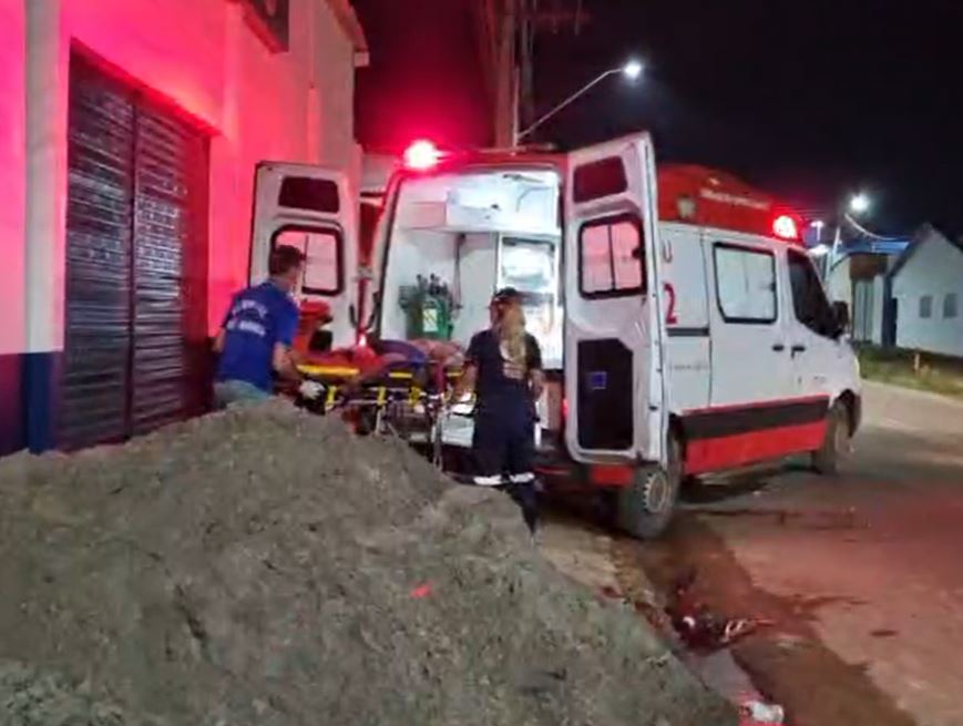 Homem é achado jogado na frente de igreja após ser atacado a terçadadas no Amazonas 