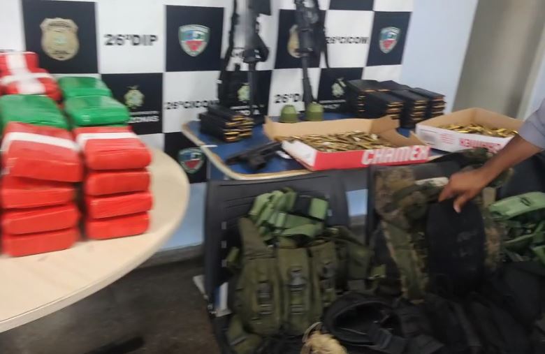 Polícia apreende carga de cocaína e arsenal de guerra avaliado em R$ 4,5 milhões no Amazonas 