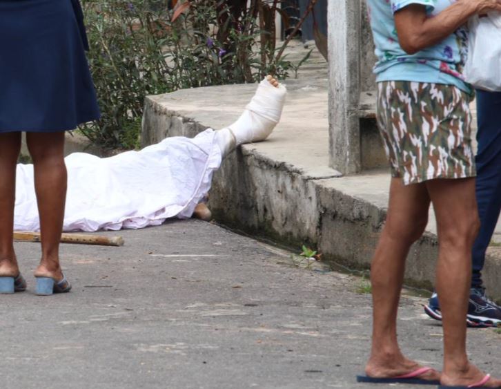 Com perna engessada, homem não consegue correr e morre crivado de balas em Manaus