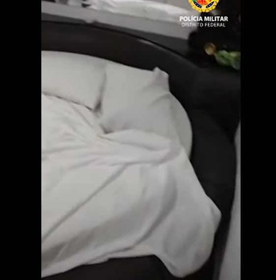 Mãe é detida após levar filho de 7 anos para motel com três pessoas