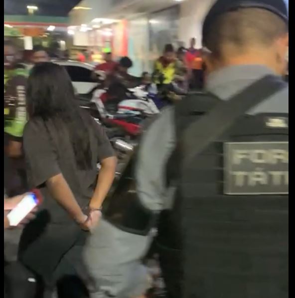 Operação prende mulher com arma falsa e flagra motoristas bêbados em Manaus