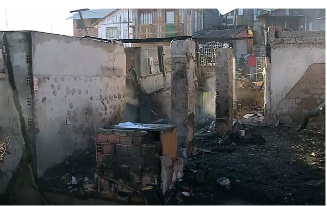 Mulher não consegue fugir de incêndio e morre carbonizada dentro de casa