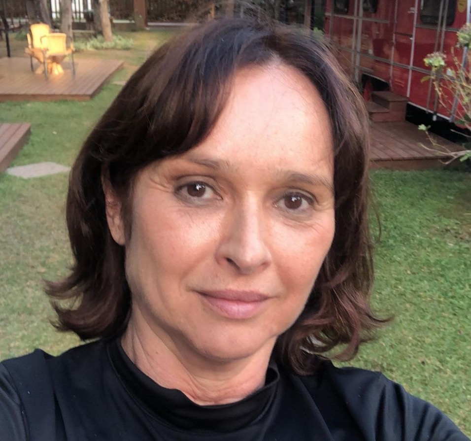 Atriz Myrian Rios revela que está completamente surda