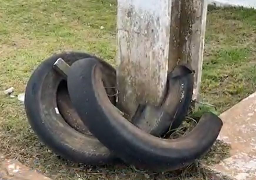 Jovem fica ferido ao bater em poste enquanto tentava fazer "grau" em Itacoatiara 