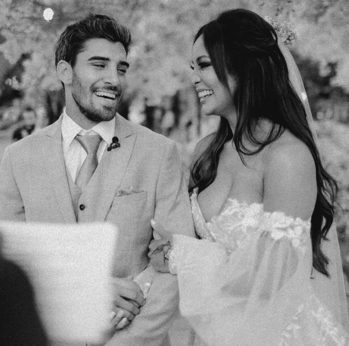 Ator anuncia fim do casamento com Carol Nakamura e desabafa: "nunca era suficiente"