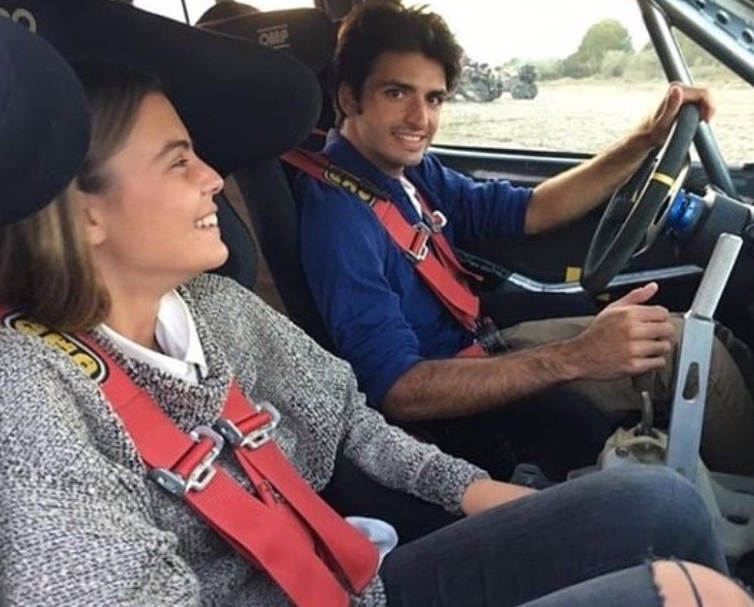 Fofoca! Comentarista da F1 revela suposta traição do piloto Sainz com brasileira
