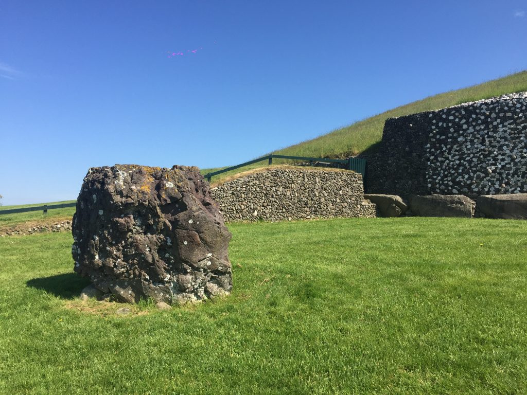 Túmulo na Irlanda seria mais antigo que as pirâmides do Egito