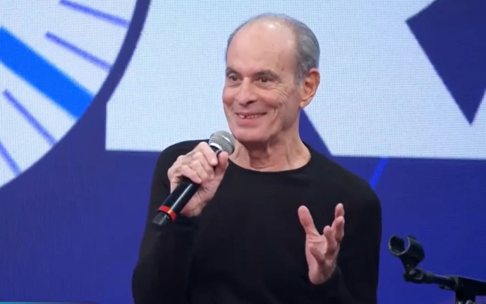 Ney Matogrosso posta nude por engano e internautas reagem: 'bem posicionado'