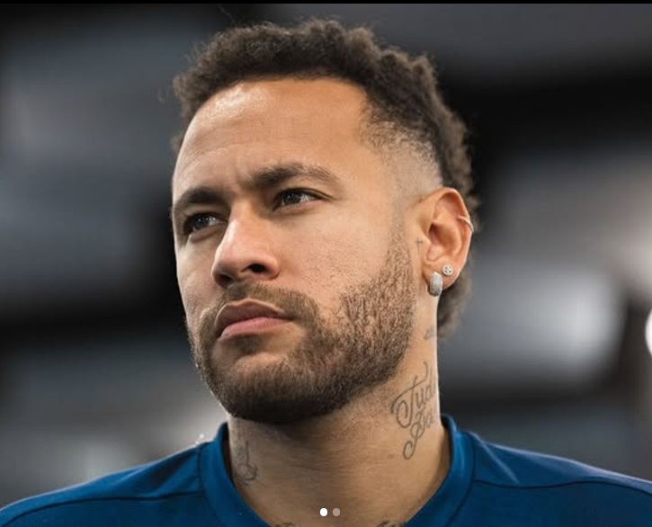 Pai de Neymar fala sobre futuro do craque em meio às especulações de retorno ao Santos
