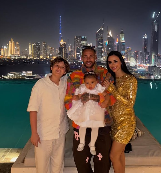 Neymar deixa balada de lado e passa Réveillon com Bruna Biancardi e família em Dubai