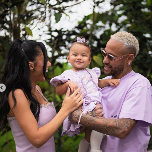 Neymar se irrita com boatos sobre ausência da irmã no aniversário da filha