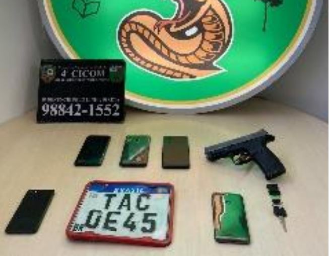 Homem é preso com celulares roubados escondidos na geladeira de casa