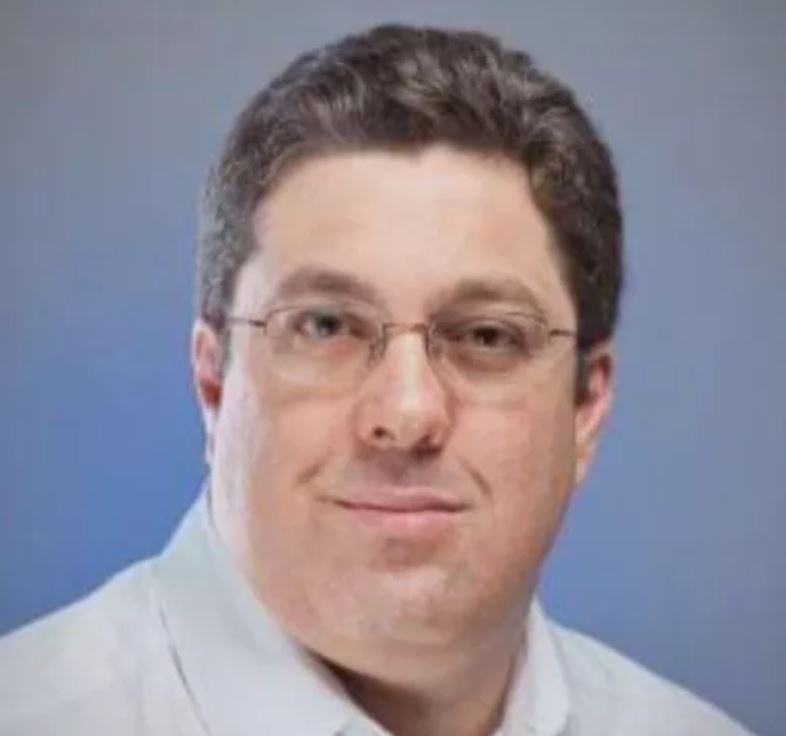 Dentista é morto pela polícia após atirar 6 vezes contra esposa e enteada