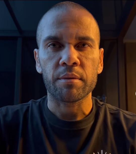 Por risco à segurança, Daniel Alves é transferido de presídio na Espanha