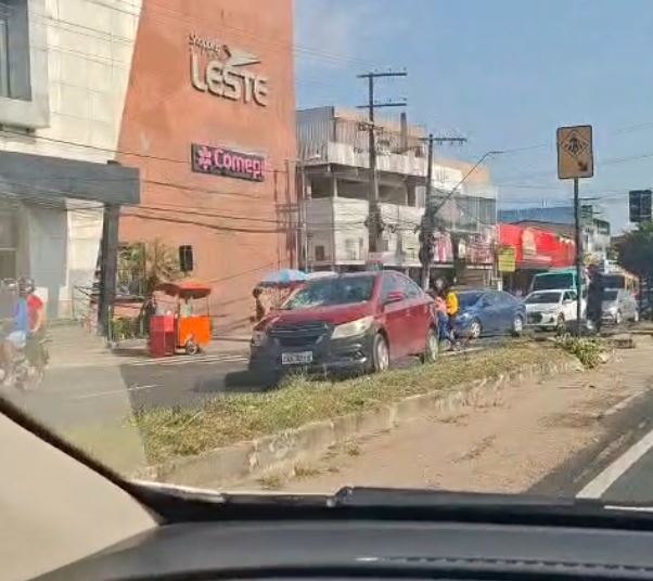 Adolescente é atropelado ao tentar atravessar avenida em Manaus 