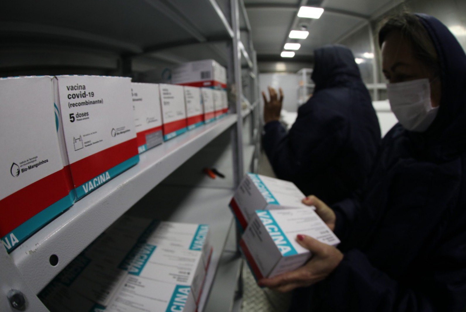 Amazonas recebe 221,8 mil doses e pessoas abaixo de 60 anos serão vacinadas