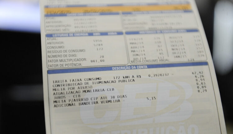 Conta de luz será mais cara em outubro, anuncia Aneel