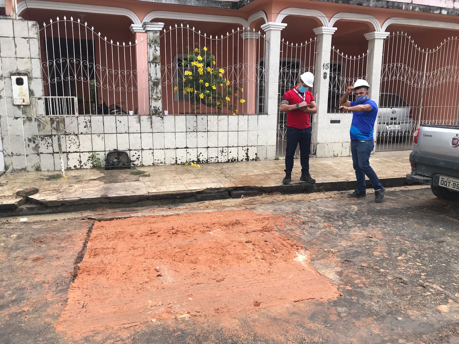 Águas de Manaus é notificada por deixar obra inacabada em rua recém-pavimentada
