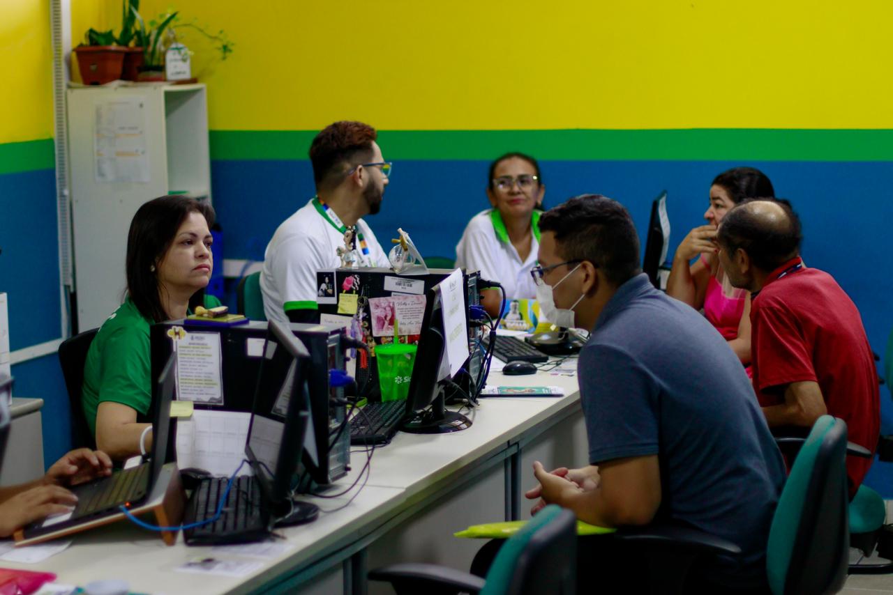 Sejusc orienta população sobre novo local de atendimento de PcDs e idosos em Manaus 