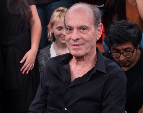 Ney Matogrosso confirma que pênis postado sem querer é seu: 'queria mandar por WhatsApp'