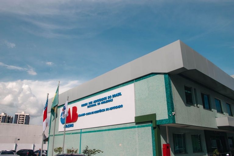 Advogada detida com drogas foi apenas testemunha, diz OAB-AM: 'mal entendido'