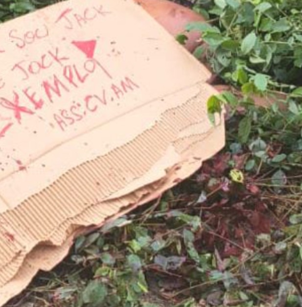 Homem é executado e corpo é deixado com cartaz no Puraquequara