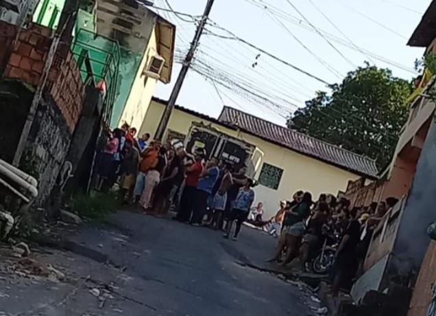 Homem é executado a tiros na frente de casa em Manaus 