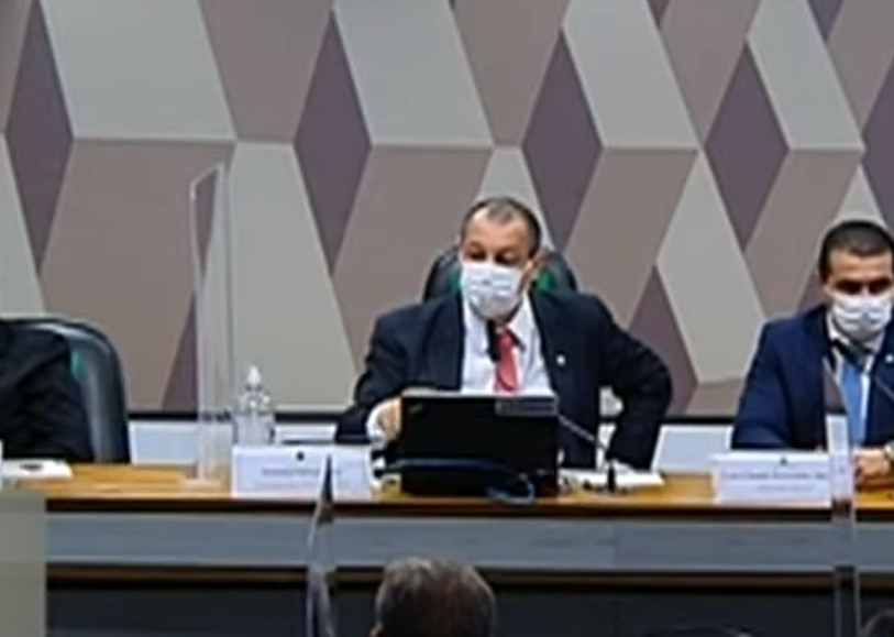 Omar diz que Bolsonaro prevaricou ao não investigar esquema de corrupção na compra da Covaxin