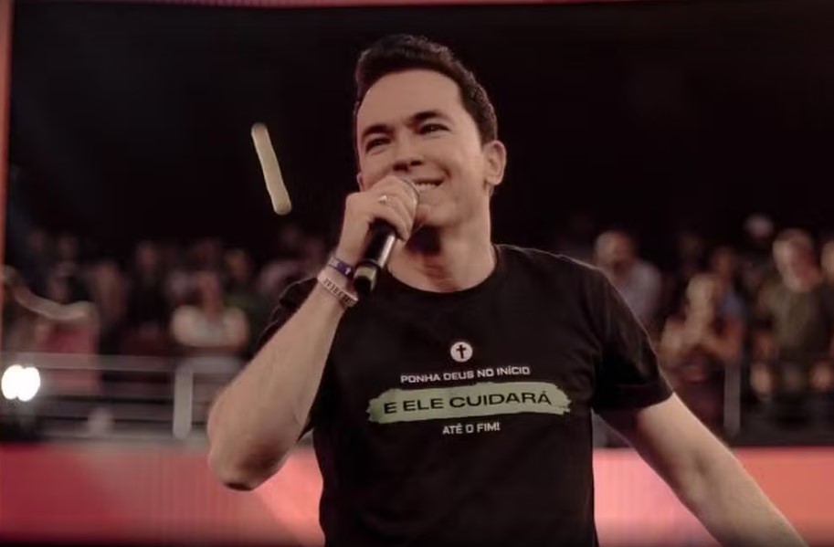 Polícia investiga pastor que afirmou ter beijado filha na boca